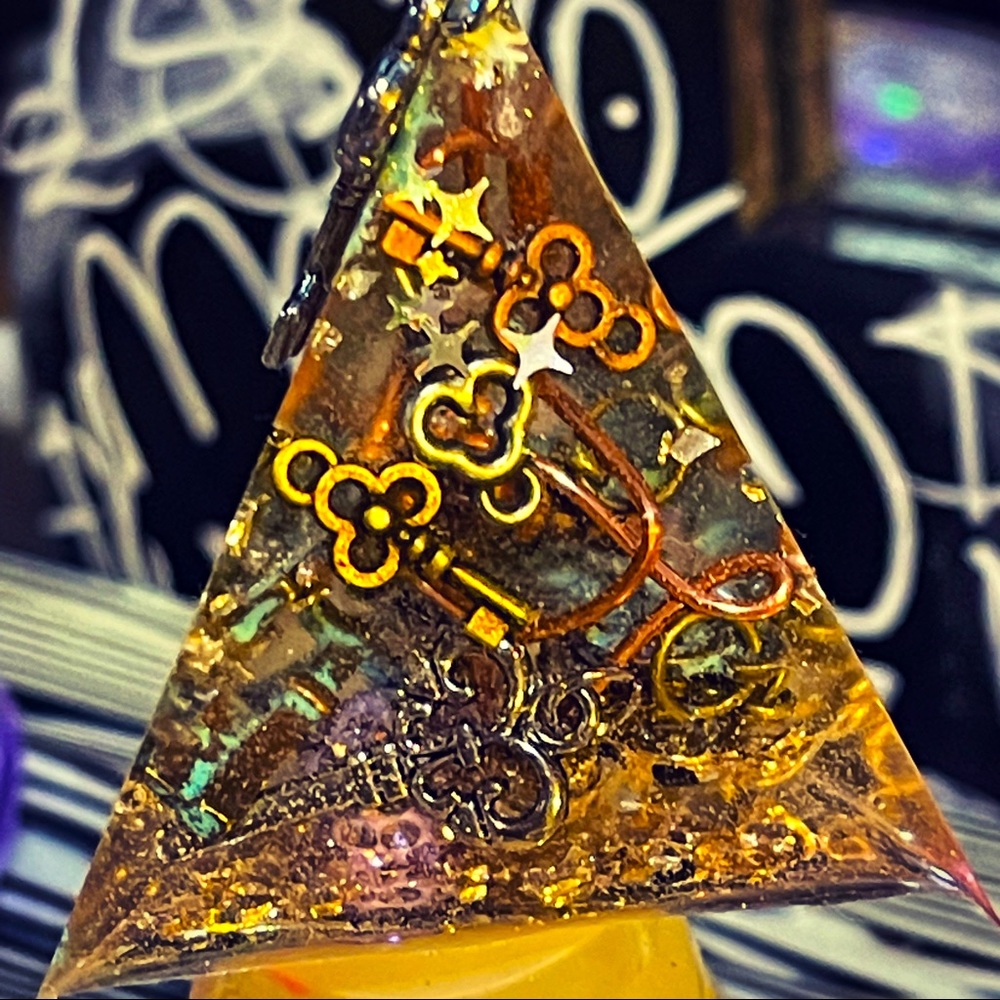 Hecate’s keys organite pyramid